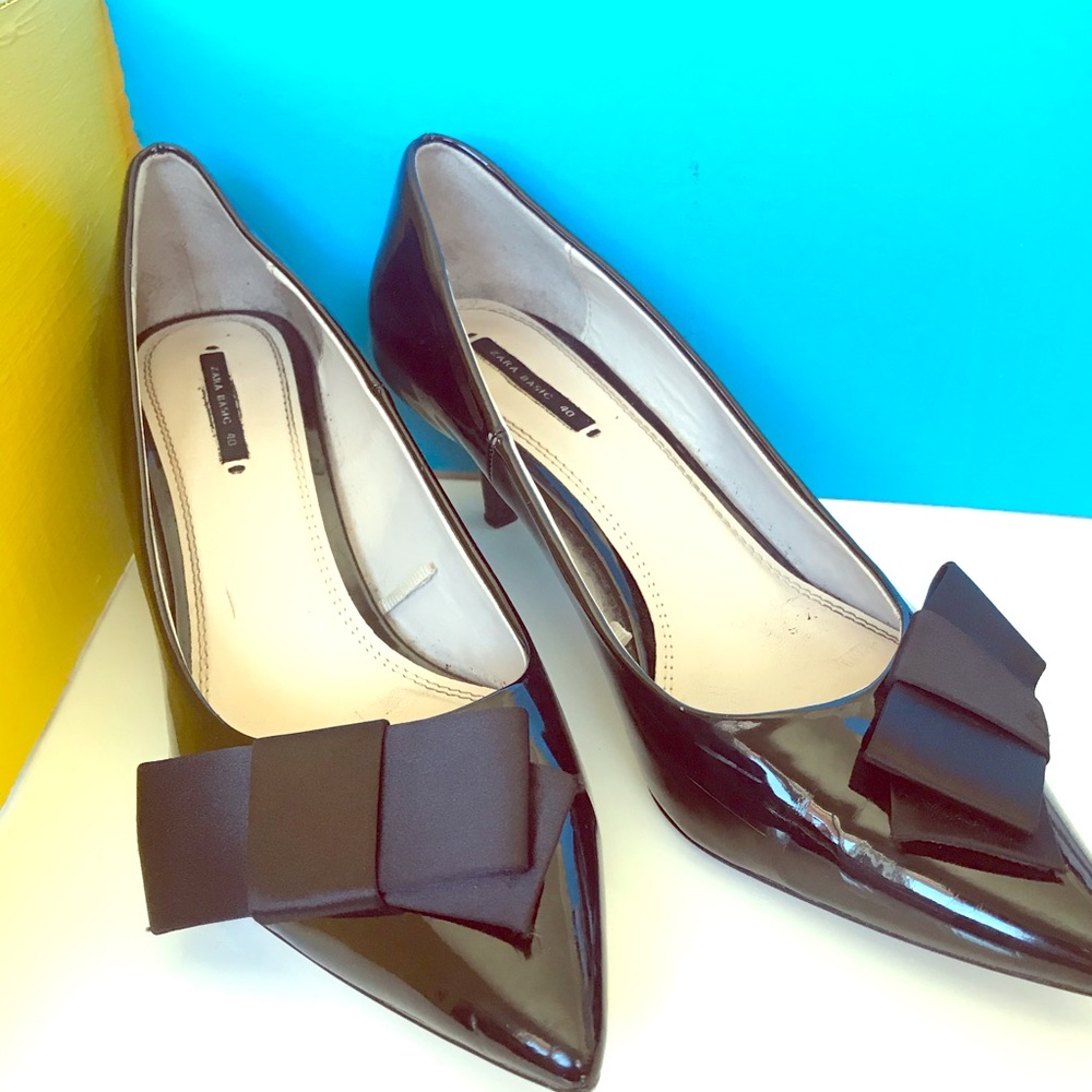 Black patent kitten heels with bows